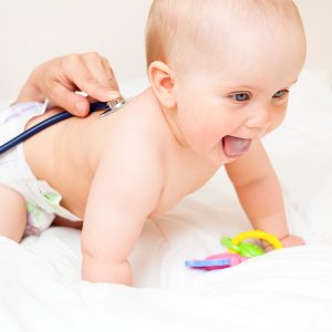 Bambino-visita-controllo-studio-pediatrico-dott.-butturini
